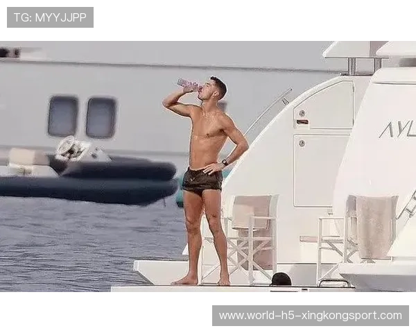 C罗与豪门球员共用私人游艇，豪华生活曝光