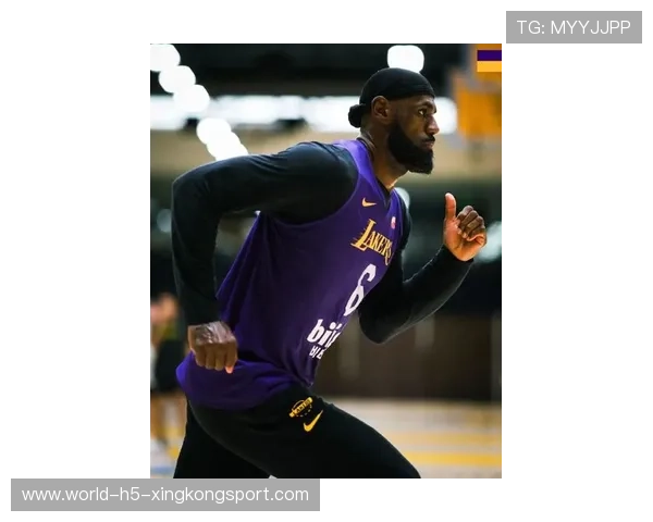 詹姆斯晒训练照大喊“还有油！”：燃爆健身热潮，开启你我的巅峰时刻