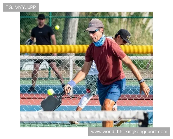 匹克球器材选型对击球策略的影响深度分析